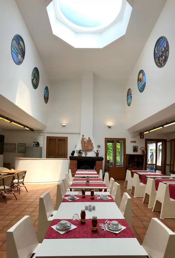 Ostello Casa Emmaus Maccagno ภายนอก รูปภาพ