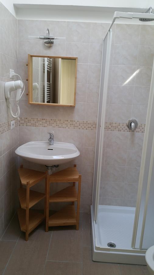 Ostello Casa Emmaus Maccagno ภายนอก รูปภาพ