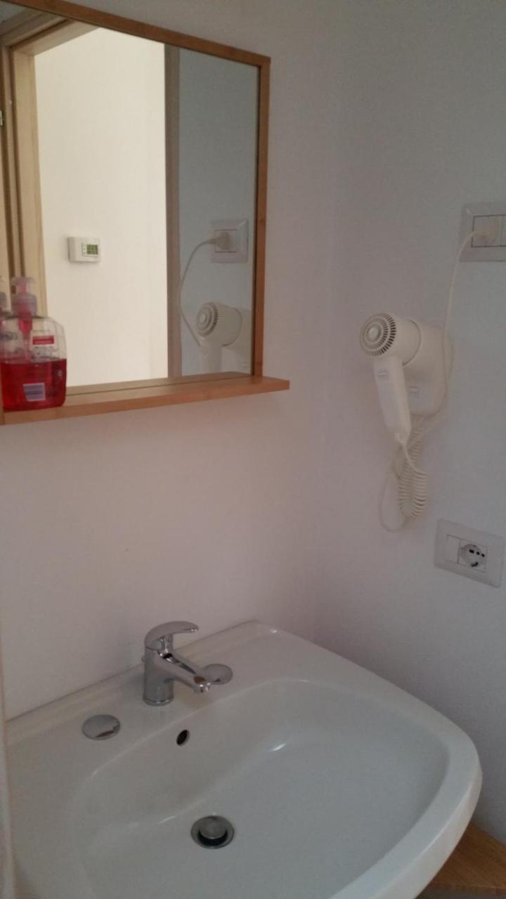 Ostello Casa Emmaus Maccagno ภายนอก รูปภาพ